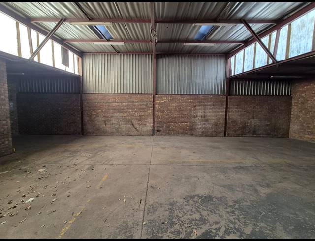 172M² WAREHOUSE TO LET IN WADEVILLE